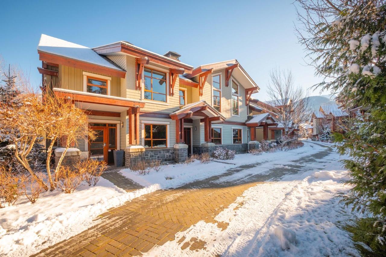 Fitzsimmons Walk By Outpost Whistler Villa Exterior photo