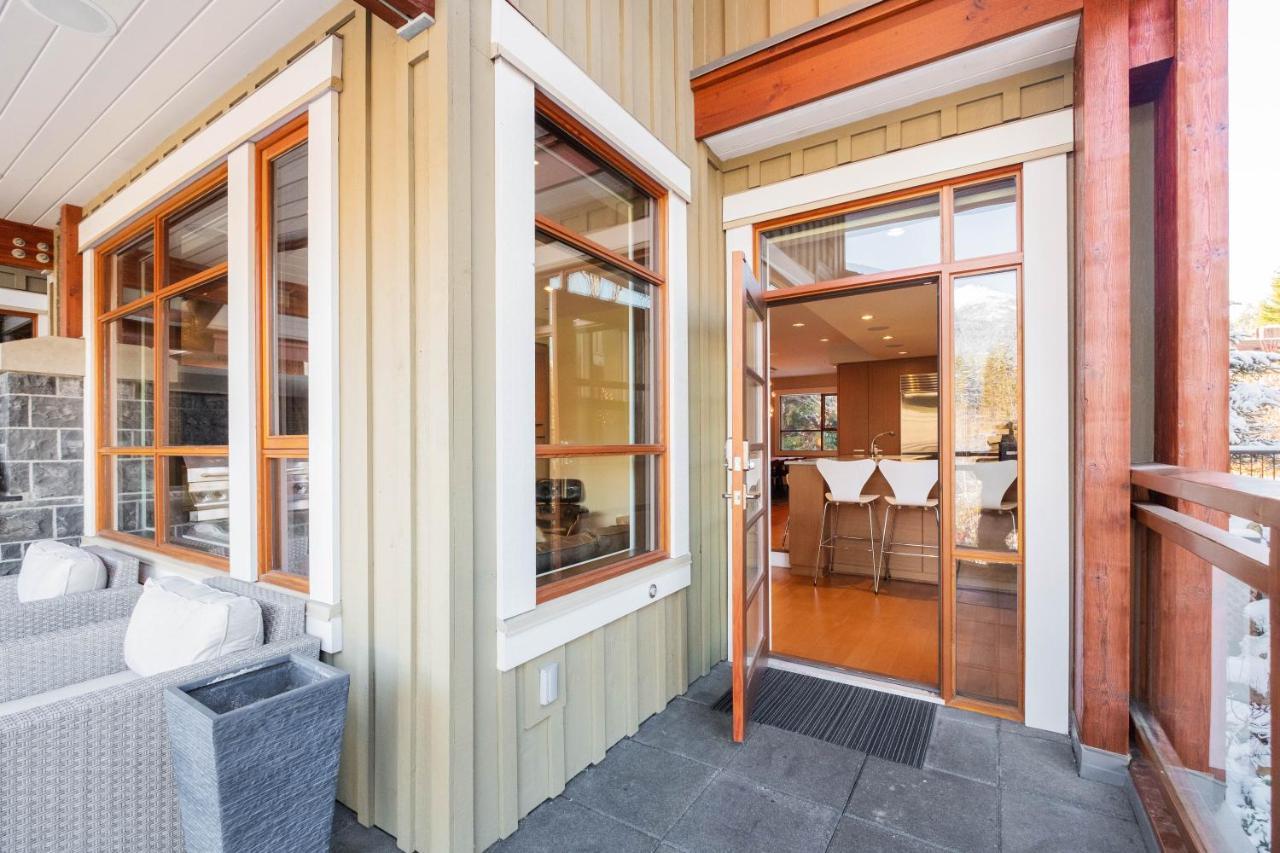 Fitzsimmons Walk By Outpost Whistler Villa Exterior photo