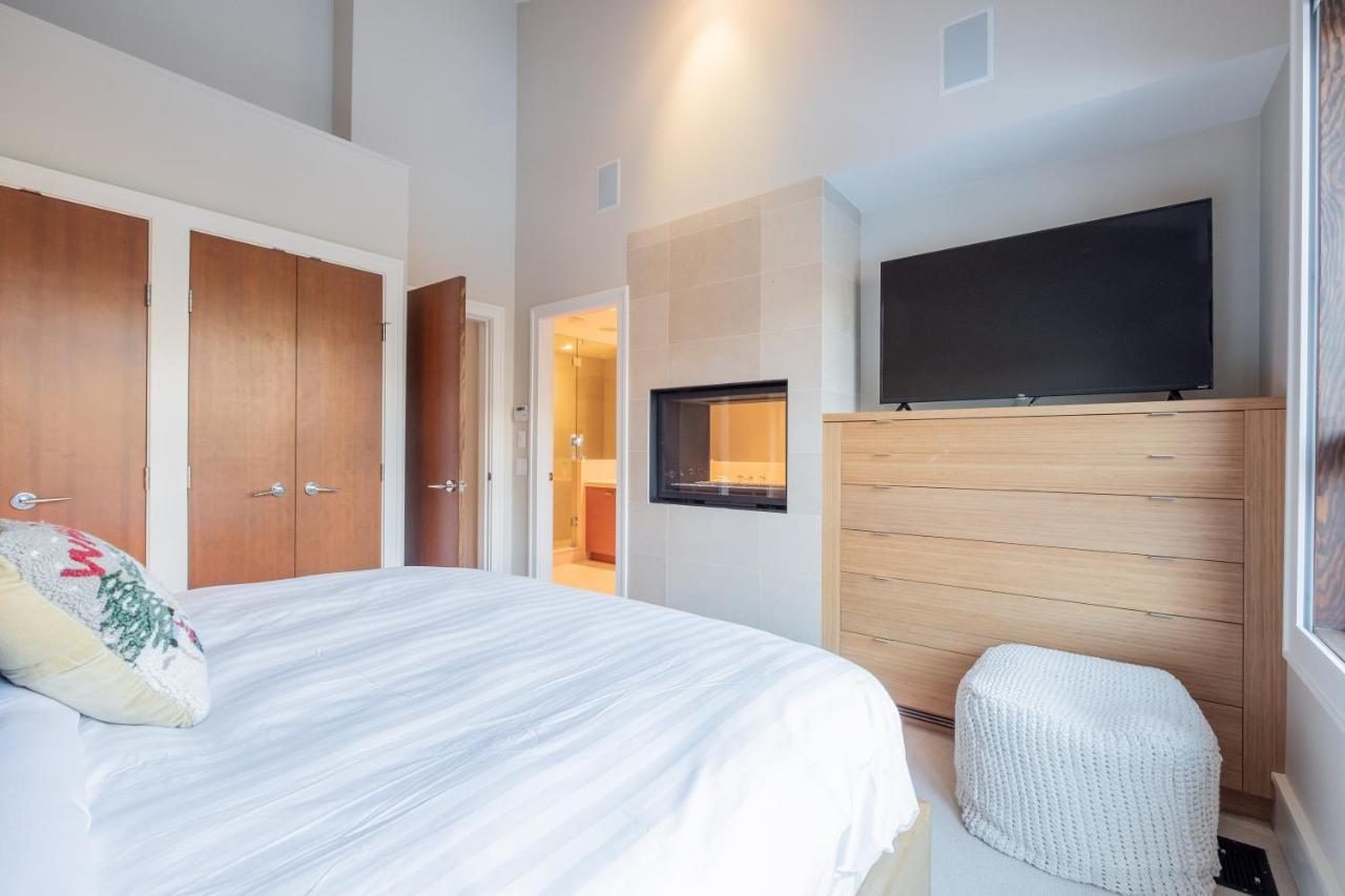 Fitzsimmons Walk By Outpost Whistler Villa Exterior photo