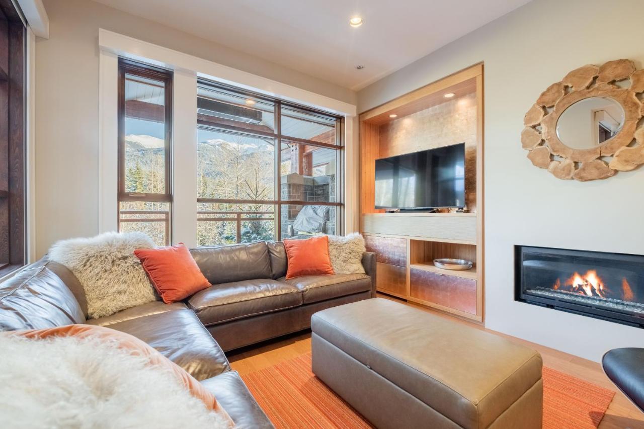 Fitzsimmons Walk By Outpost Whistler Villa Exterior photo