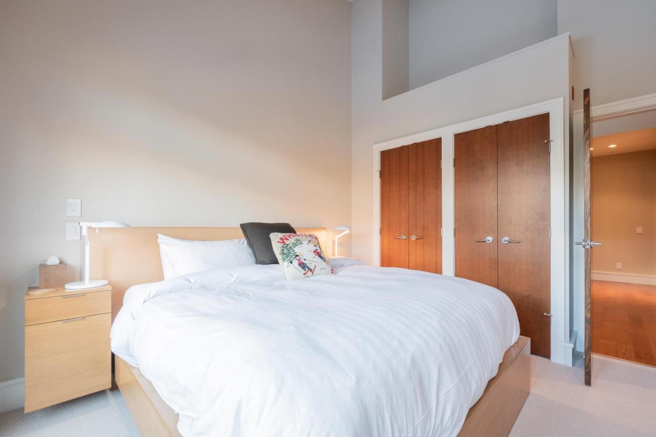 Fitzsimmons Walk By Outpost Whistler Villa Exterior photo