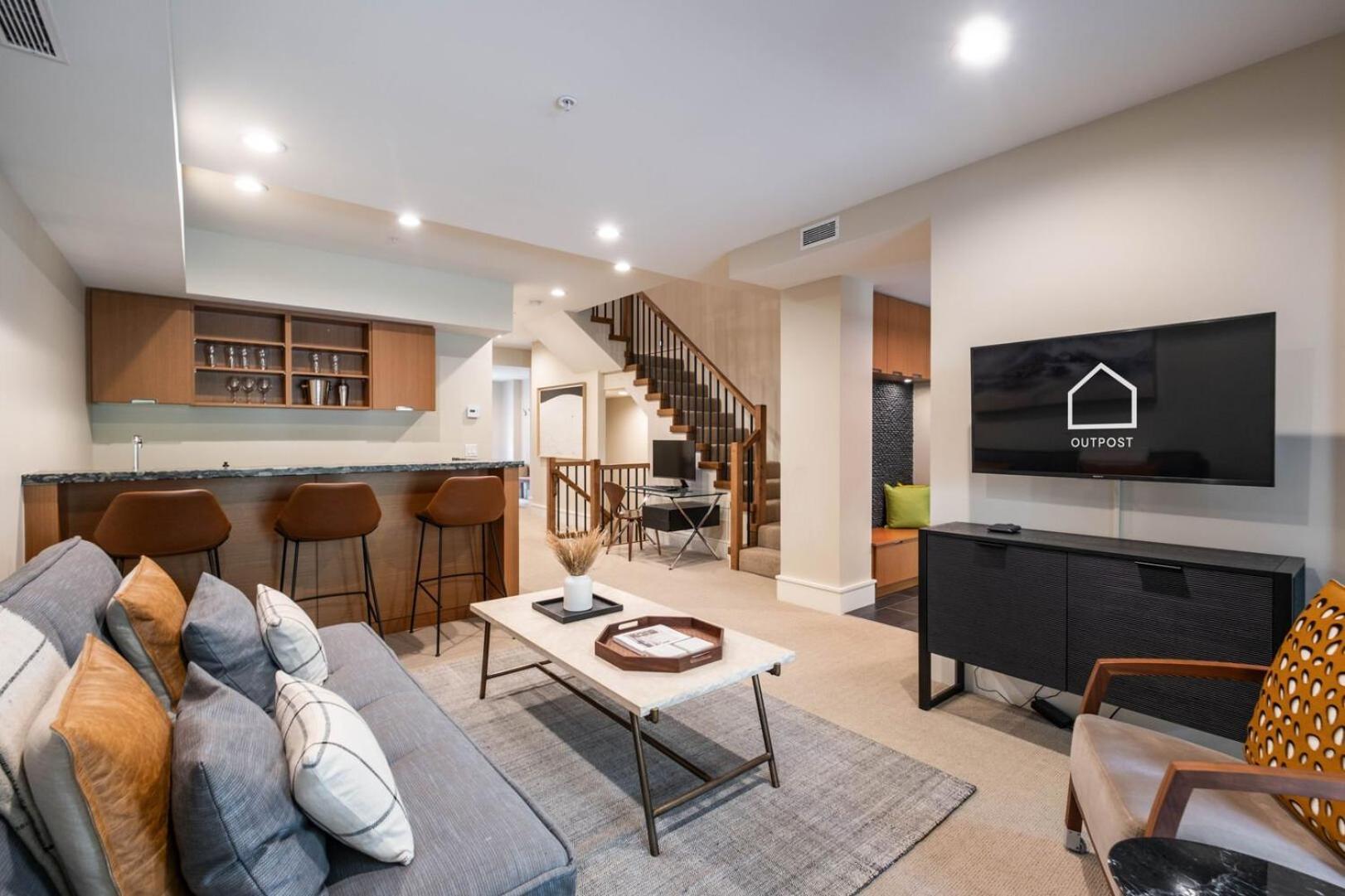 Fitzsimmons Walk By Outpost Whistler Villa Exterior photo