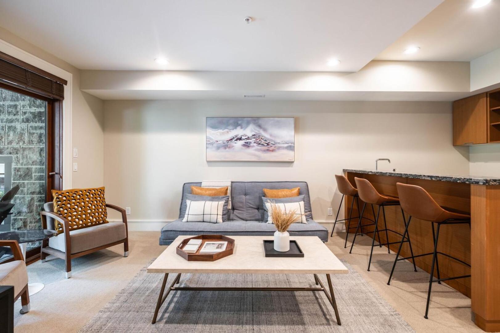 Fitzsimmons Walk By Outpost Whistler Villa Exterior photo